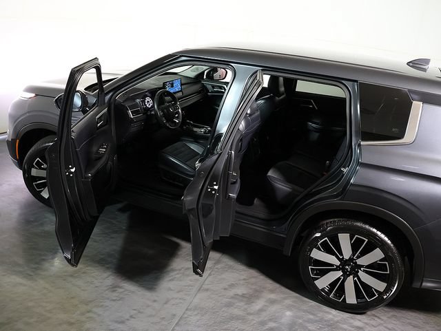 Used 2025 Mitsubishi Outlander SE FWD image 5
