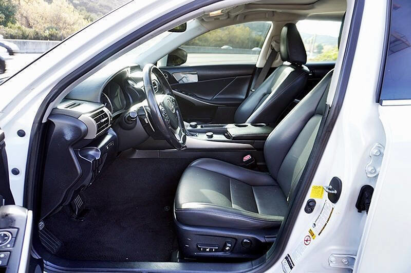 Used 2016 Lexus IS 200t RWD image 15