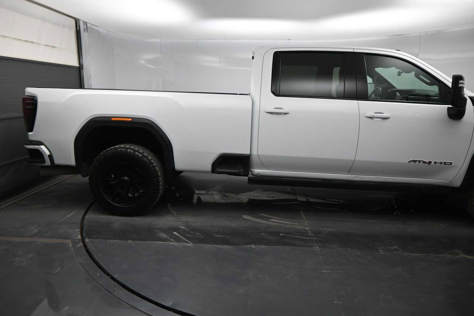 Used 2024 GMC Sierra 2500 AT4 w/ AT4 Premium Plus Package AWD/4WD image 14