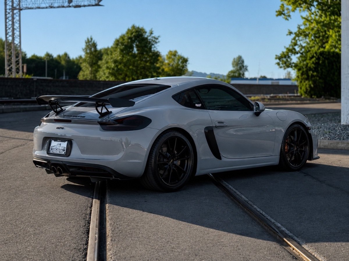 Used 2015 Porsche Cayman RWD image 3