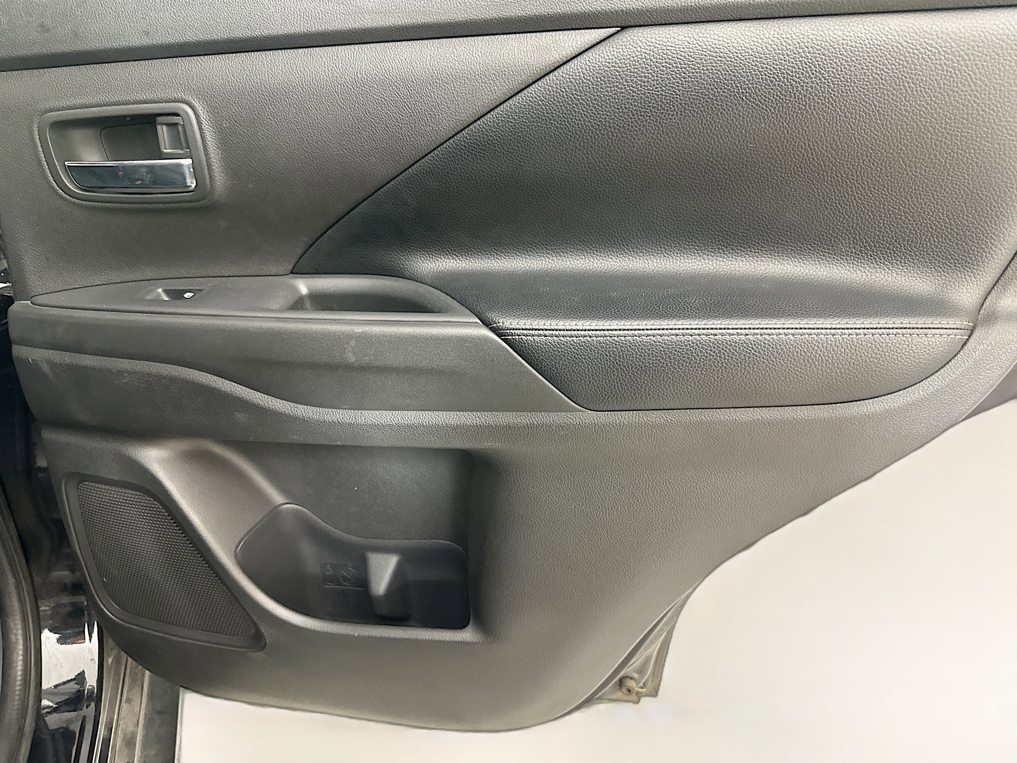 Used 2016 Mitsubishi Outlander SEL FWD image 27