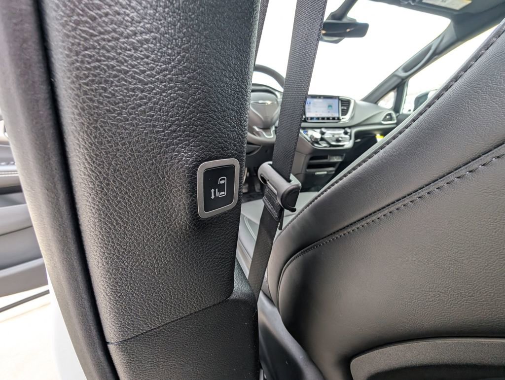New 2026 Chrysler Voyager LX image 40