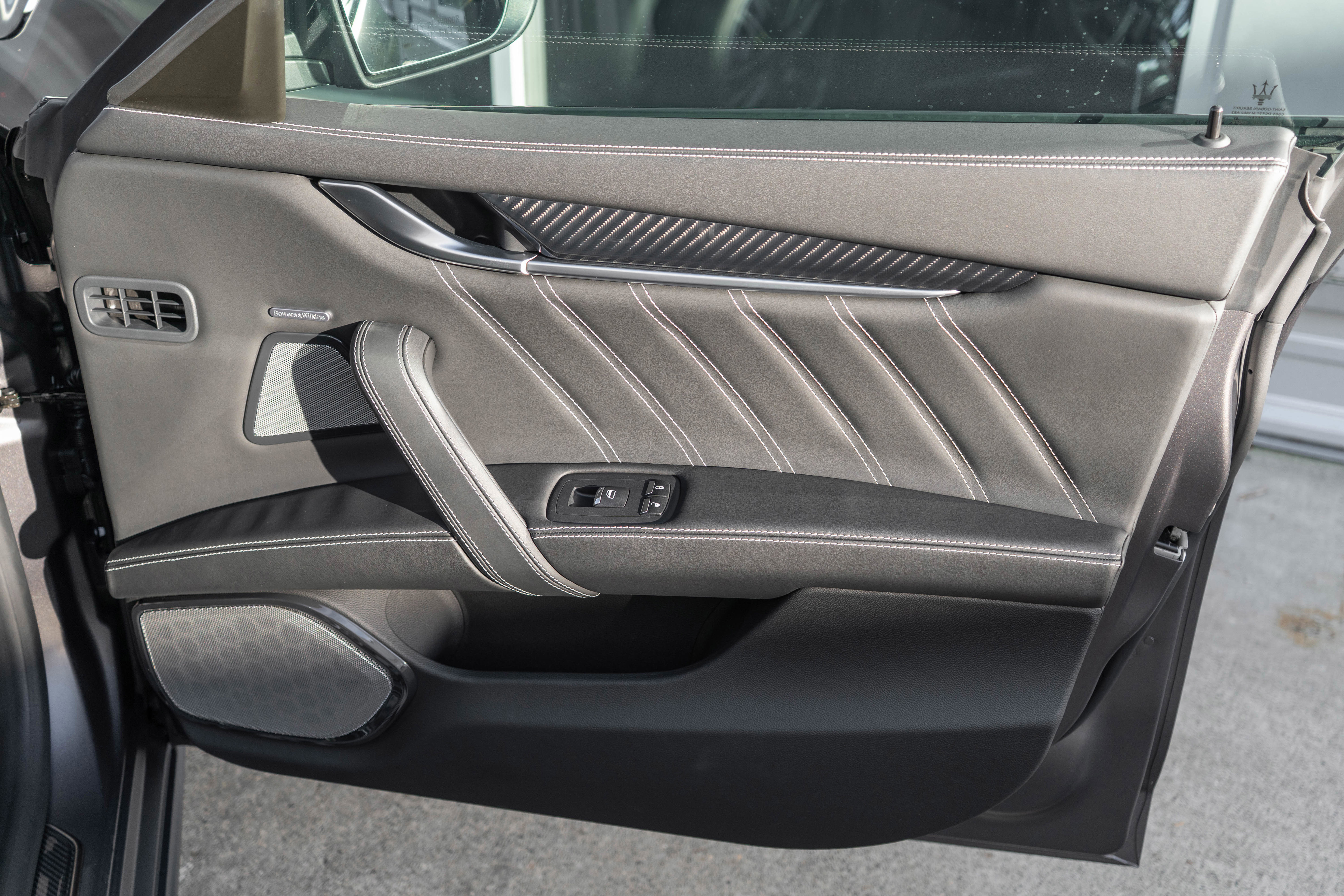 Used 2022 Maserati Ghibli Trofeo image 30