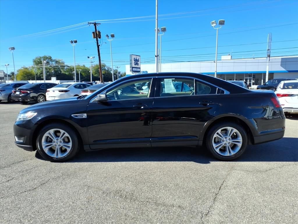 Used 2017 Ford Taurus SE image 7