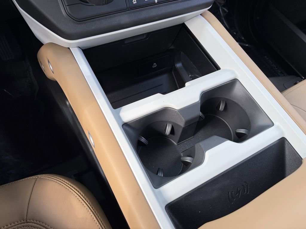 New 2026 Land Rover Defender 130 X-Dynamic SE image 26