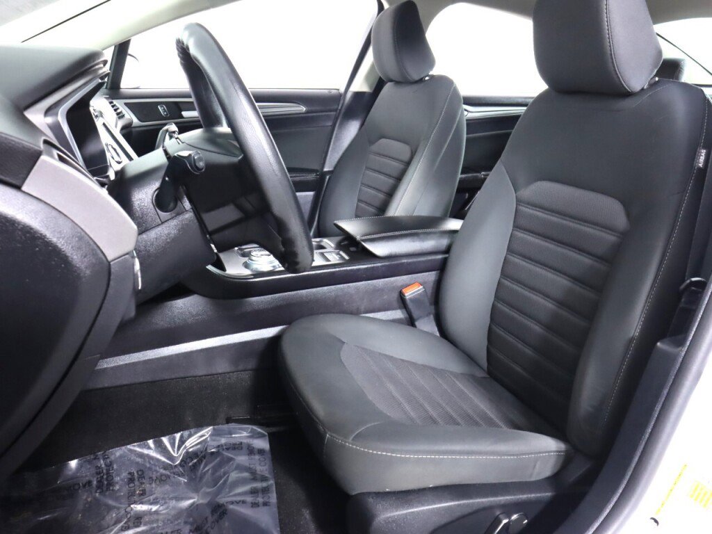 Used 2020 Ford Fusion SE image 32