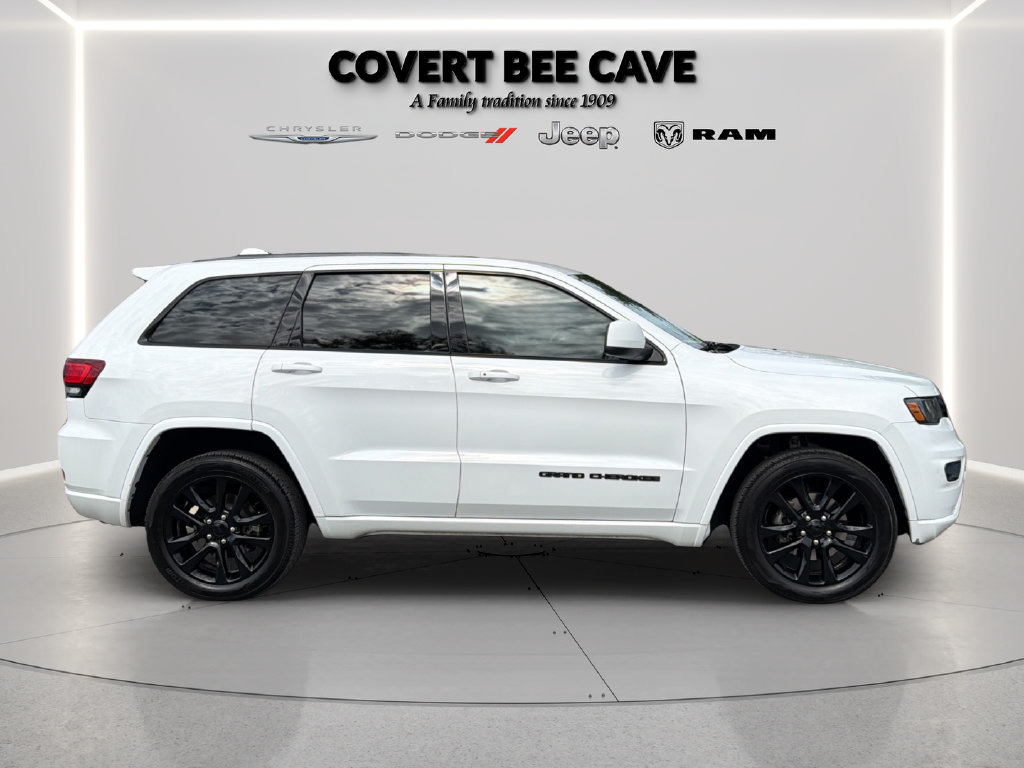 Used 2018 Jeep Grand Cherokee Altitude RWD image 8