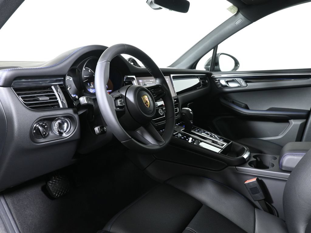 New 2026 Porsche Macan AWD/4WD image 4
