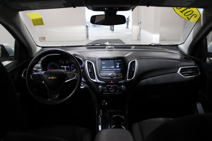 Used 2018 Chevrolet Equinox LT FWD image 2
