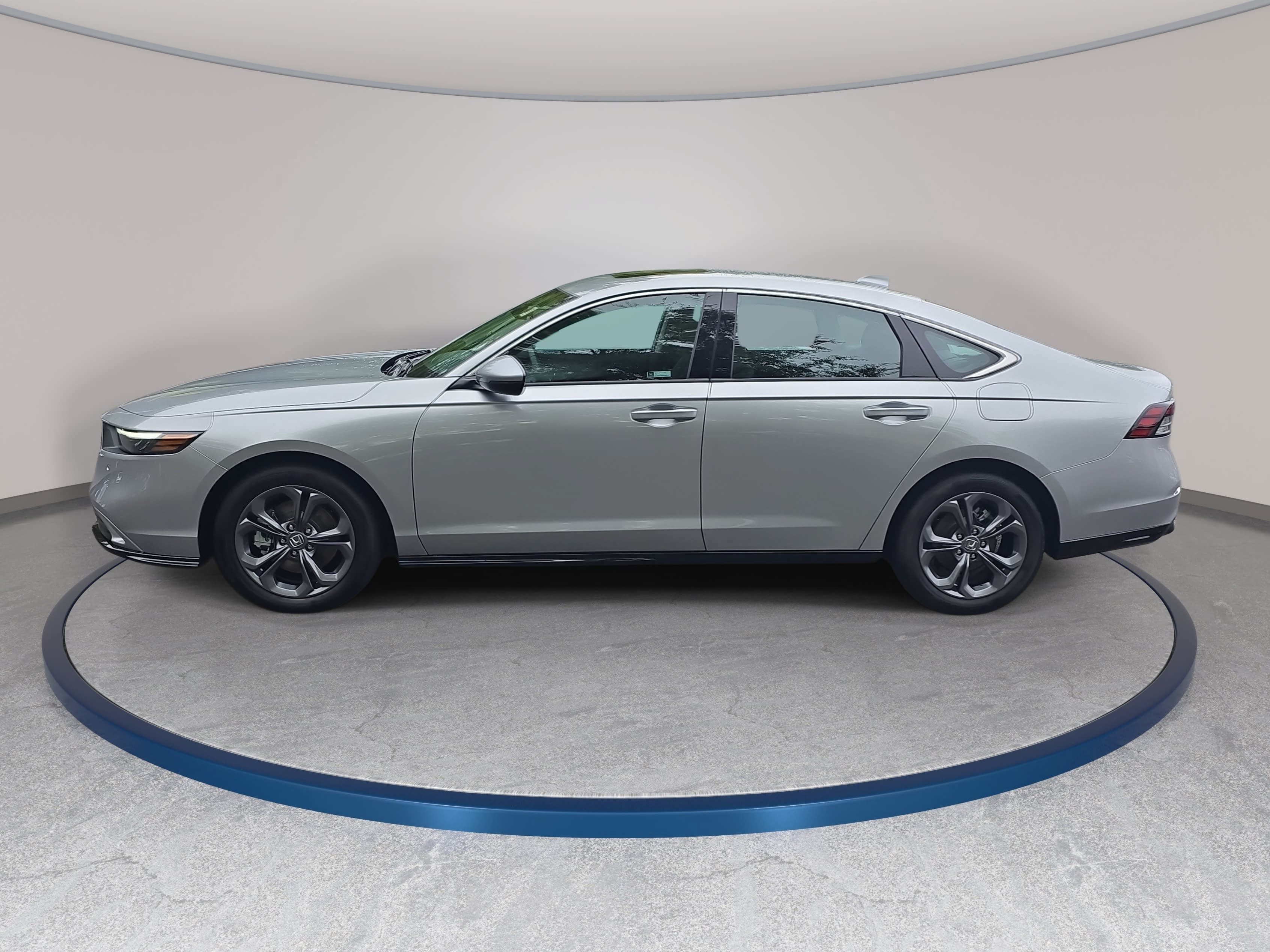 Used 2026 Honda Accord EX-L image 8