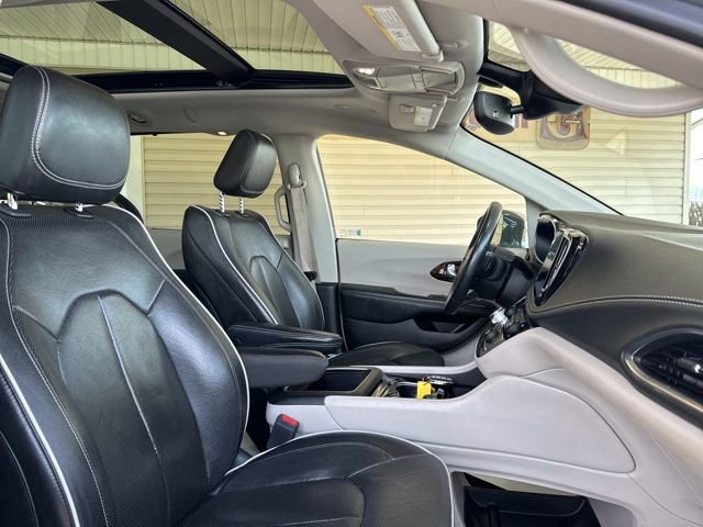Used 2022 Chrysler Pacifica Limited image 27