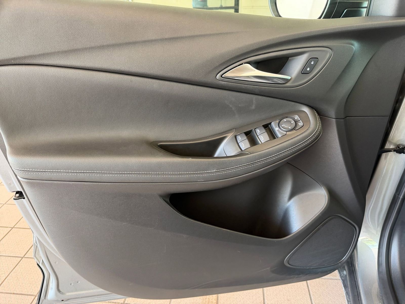 Used 2025 Buick Encore GX Preferred FWD image 18