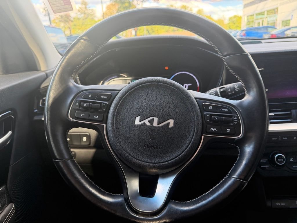 Used 2022 Kia Niro EX w/ Cold Weather Package FWD image 10