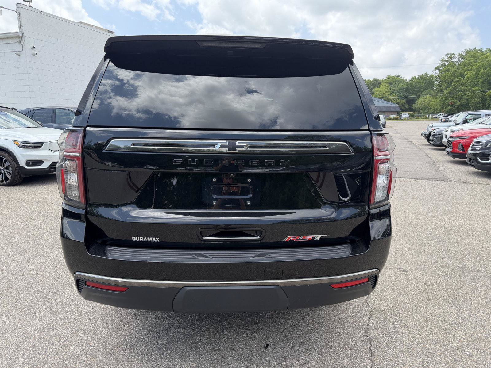 Used 2022 Chevrolet Suburban RST w/ Luxury Package AWD/4WD image 5