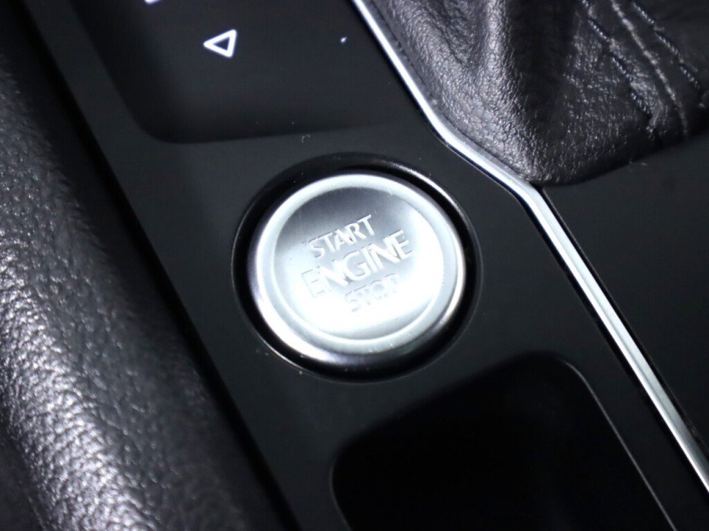 Used 2020 Volkswagen Atlas Cross Sport SEL image 26