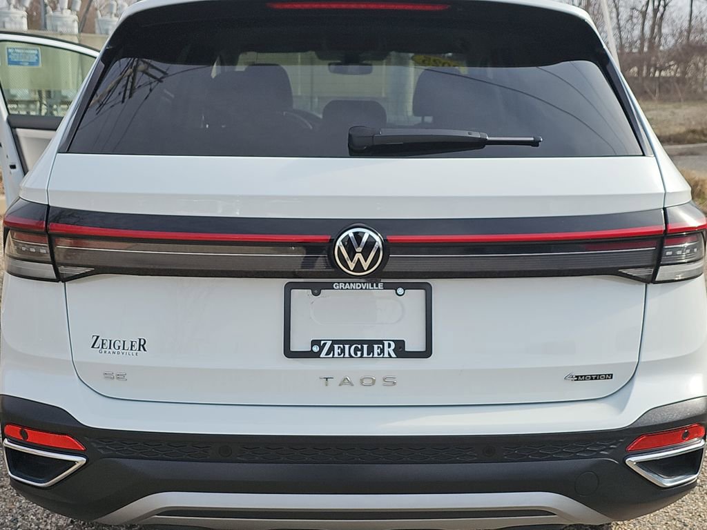 Used 2025 Volkswagen Taos SE AWD/4WD image 31