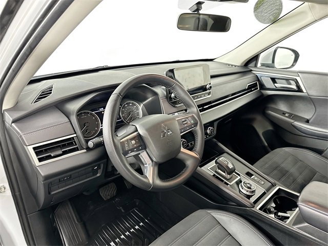 Used 2024 Mitsubishi Outlander SE image 19