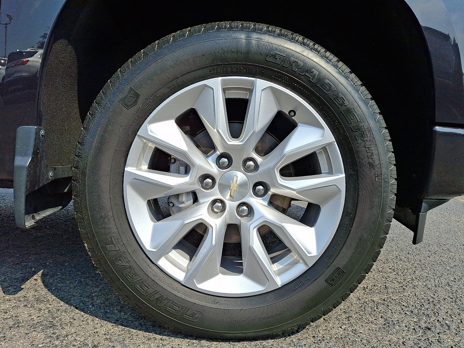 Used 2022 Chevrolet Silverado 1500 Custom w/ LPO, Dark Essentials Package AWD/4WD image 9