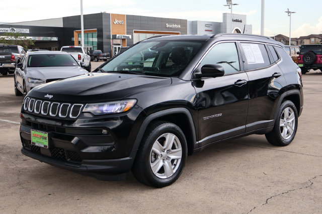 Used 2022 Jeep Compass Latitude w/ Convenience Group FWD image 3