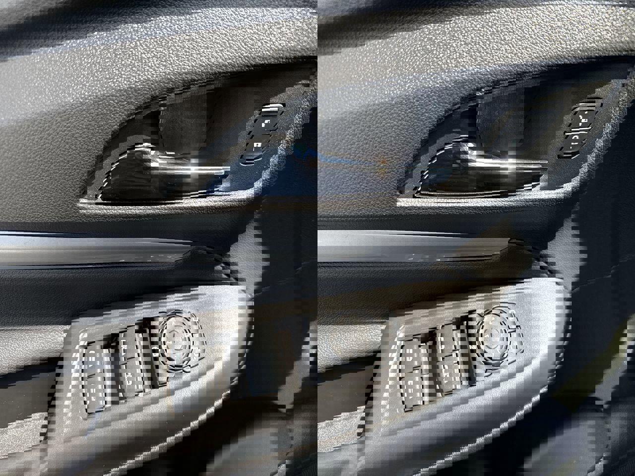 Used 2023 Chevrolet Bolt EUV Premier w/ Sun & Sound Package image 22