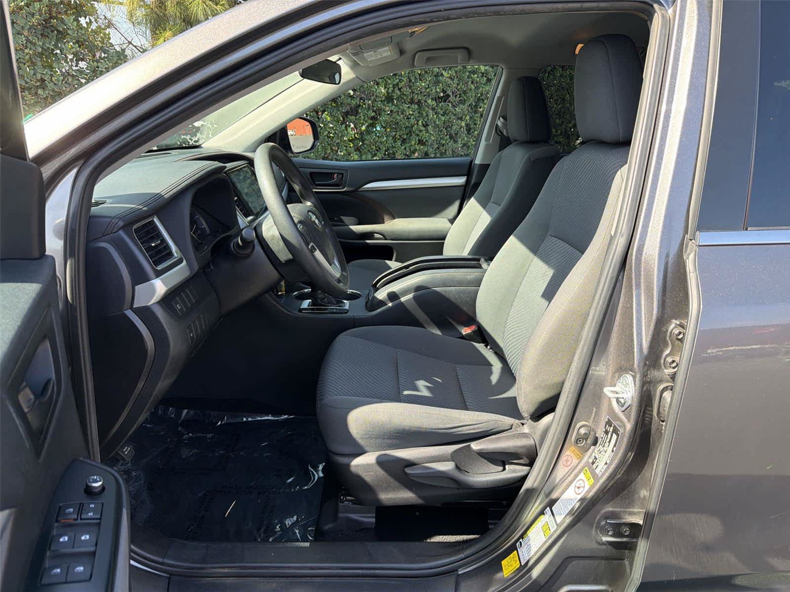 Used 2019 Toyota Highlander LE FWD image 12