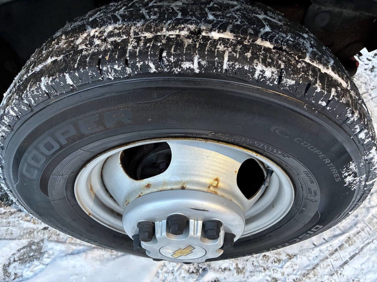 Used 2004 Chevrolet Express 3500 image 18