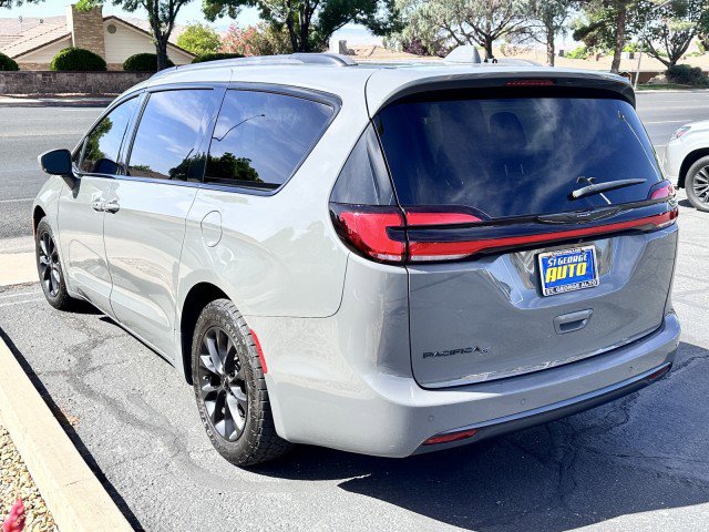 Used 2021 Chrysler Pacifica Touring-L w/ Uconnect Theater Family Group FWD image 5