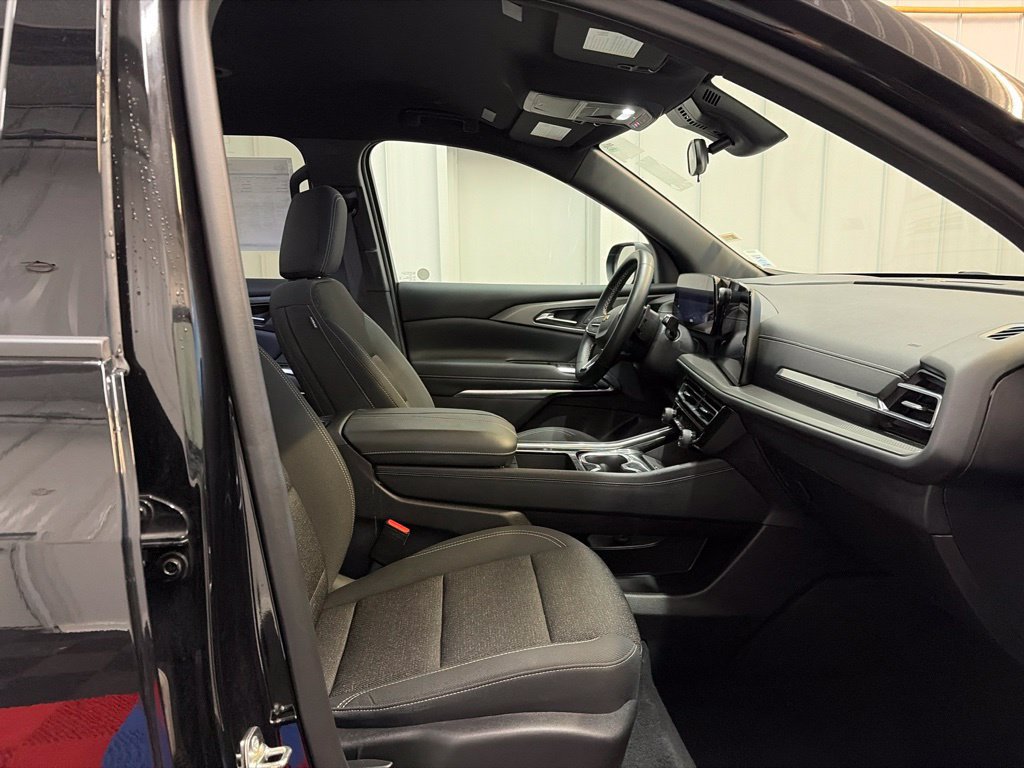 Used 2025 Chevrolet Traverse LT AWD/4WD image 25