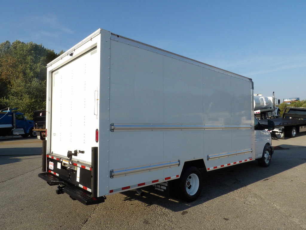 Used 2022 GMC Savana 3500 Extended w/ Power Convenience Package RWD image 8