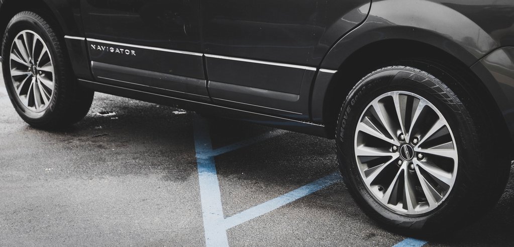 Used 2017 Lincoln Navigator Select image 25