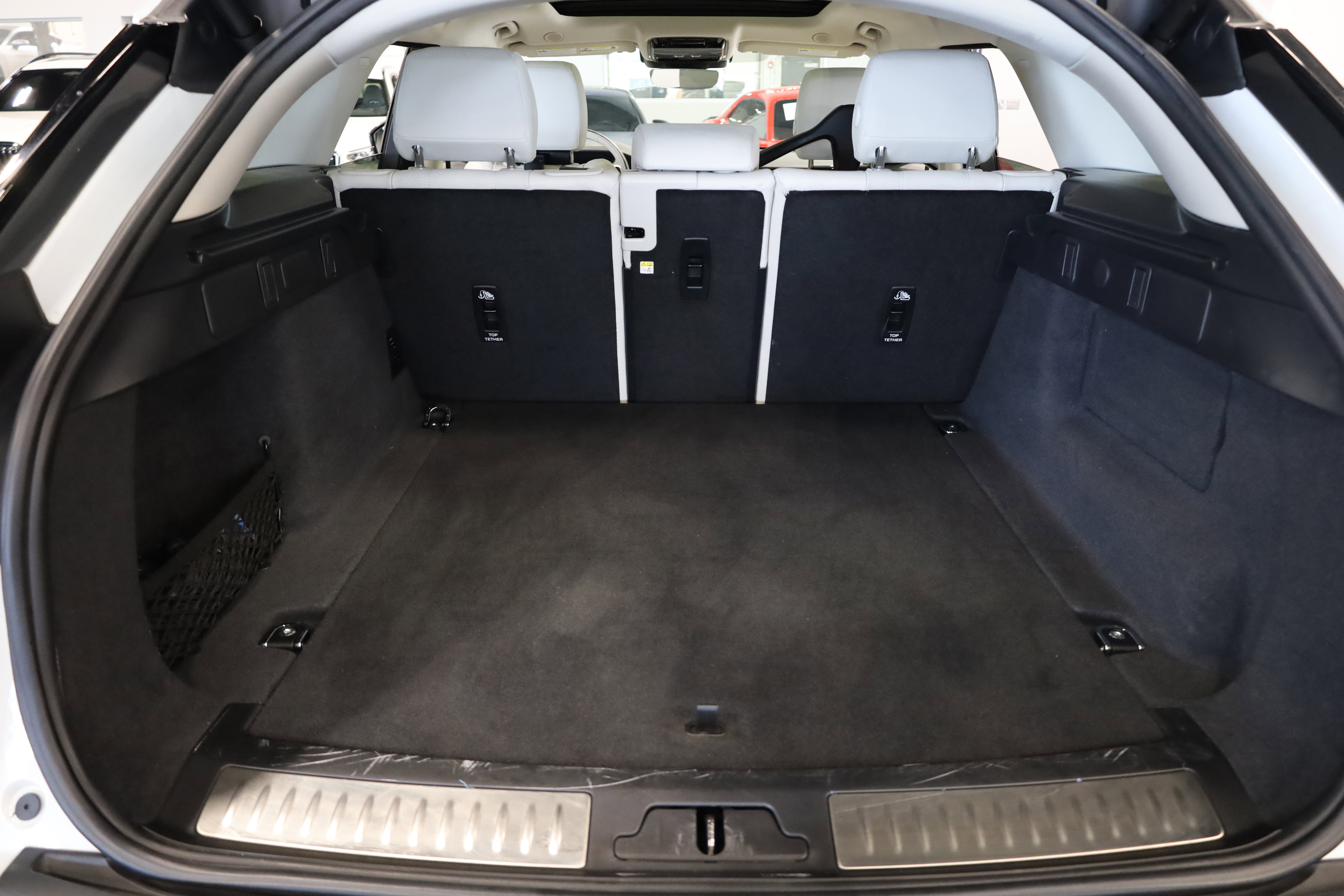 Used 2023 Land Rover Range Rover Velar R-Dynamic S image 7