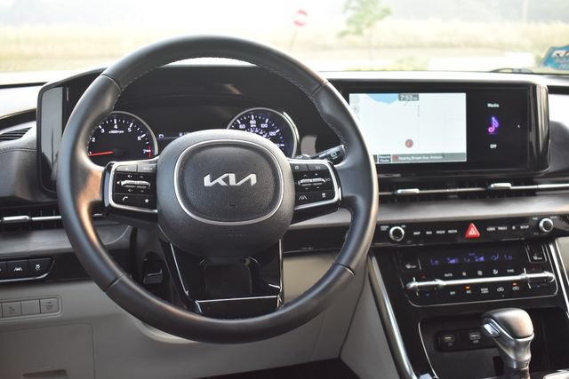 Certified 2023 Kia Carnival EX FWD image 19