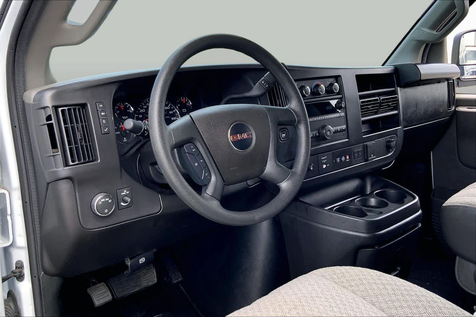 Used 2025 GMC Savana 3500 LT w/ LT Preferred Equipment Group RWD image 17