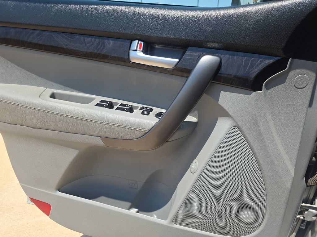 Used 2014 Kia Sorento LX AWD/4WD image 23