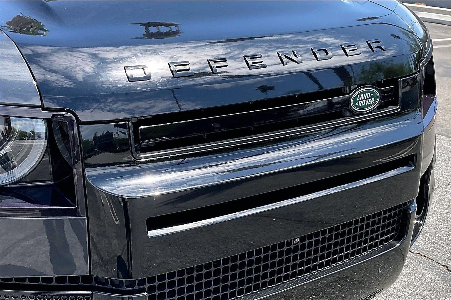 Used 2024 Land Rover Defender 130 X AWD/4WD image 31