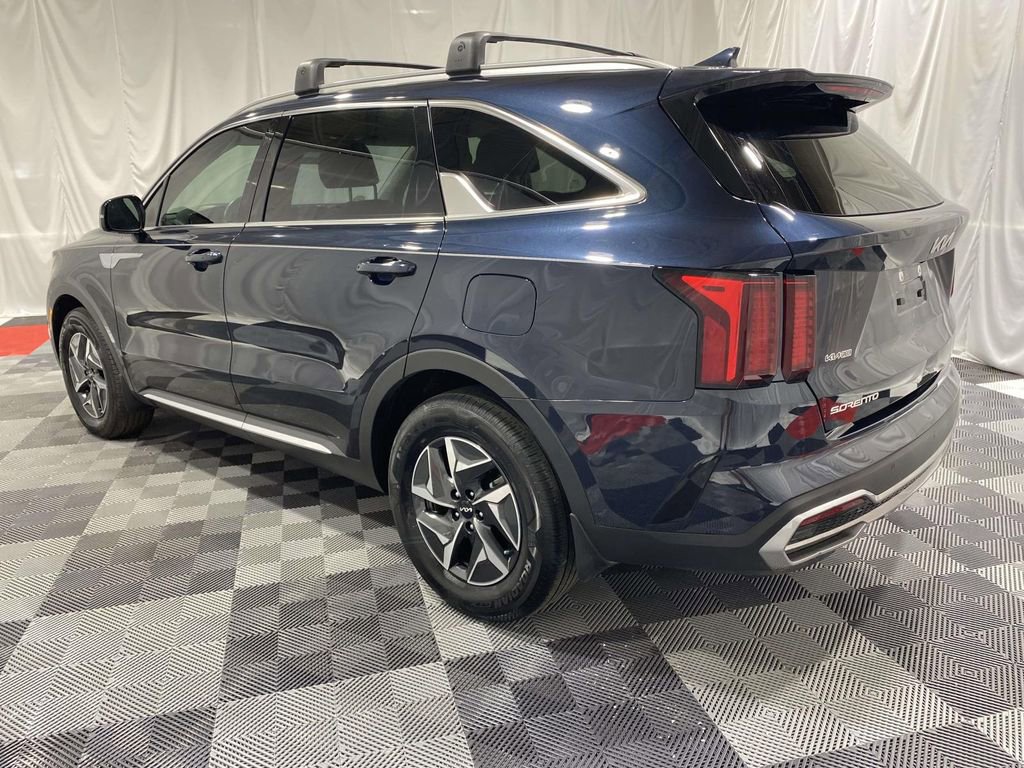 Used 2023 Kia Sorento EX FWD image 2
