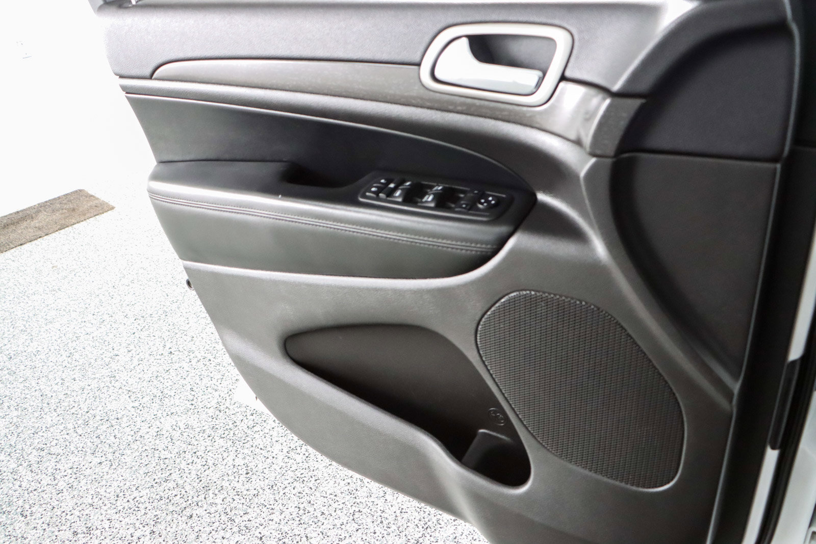 Used 2018 Jeep Grand Cherokee Altitude image 22