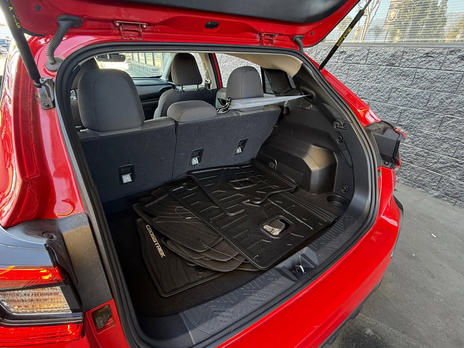 Used 2024 Subaru Crosstrek 2.0i w/ Crosstrek Mirror Package image 18