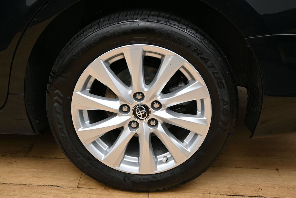 Used 2018 Toyota Camry LE FWD image 12