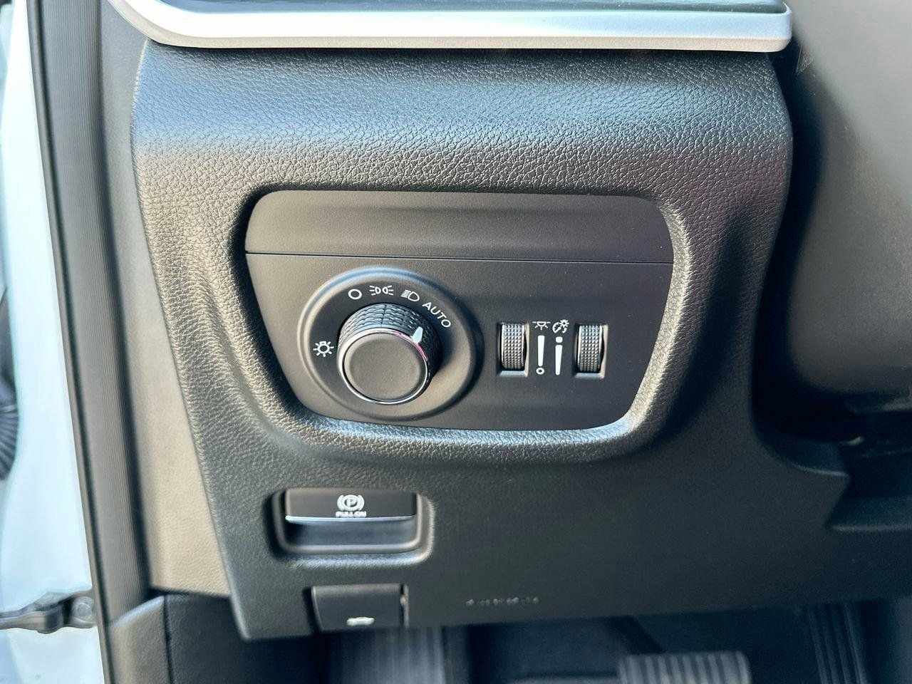 Used 2024 Jeep Grand Cherokee L Altitude RWD image 25