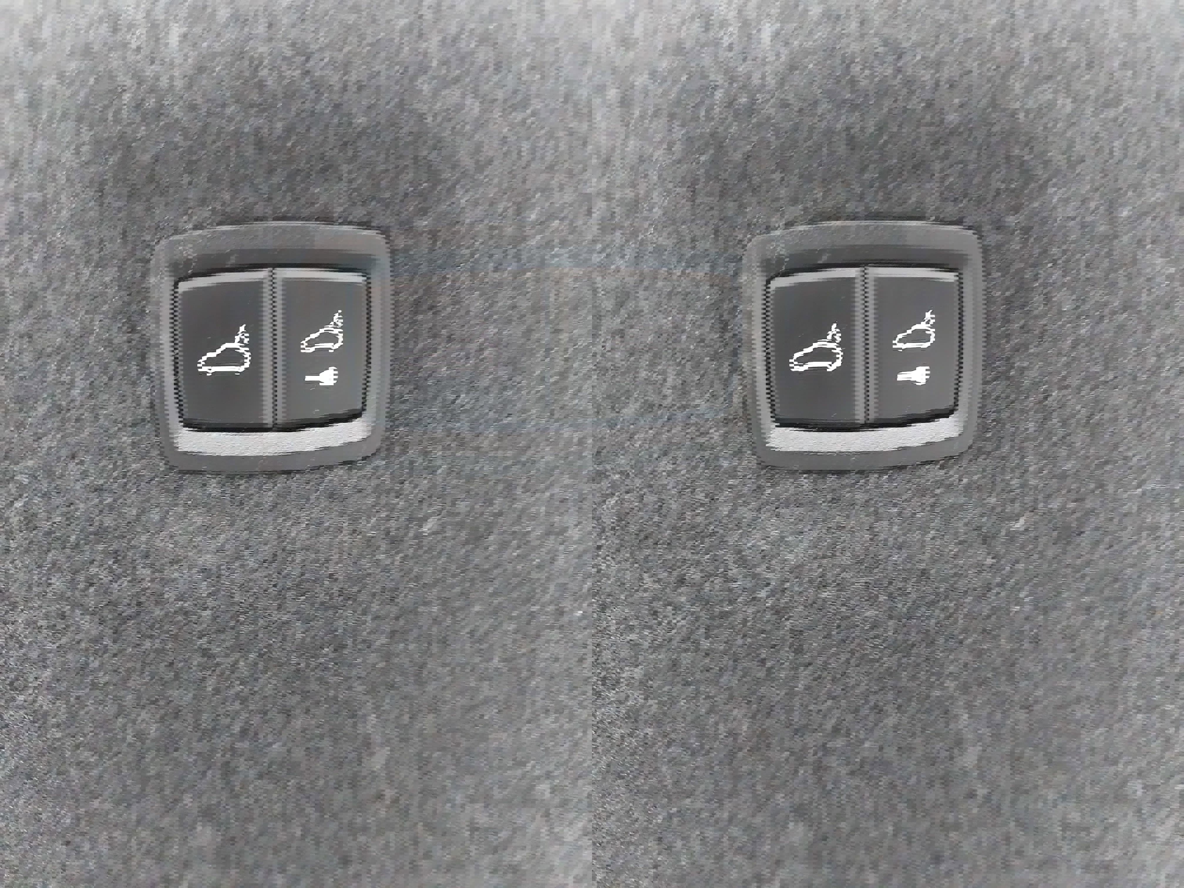 Certified 2020 Porsche Taycan image 15