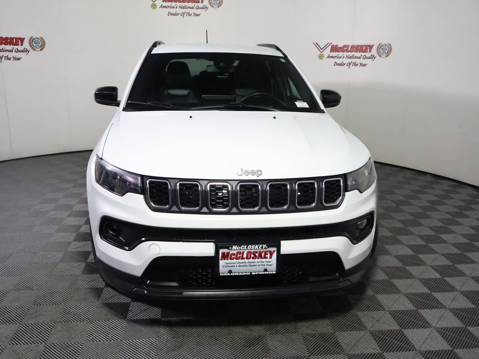 Used 2024 Jeep Compass Latitude AWD/4WD image 3