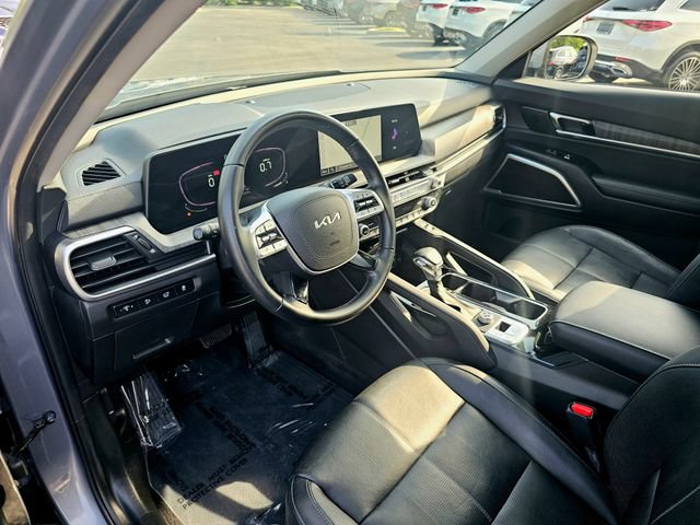 Used 2023 Kia Telluride EX w/ EX Captain's Chair Package FWD image 14