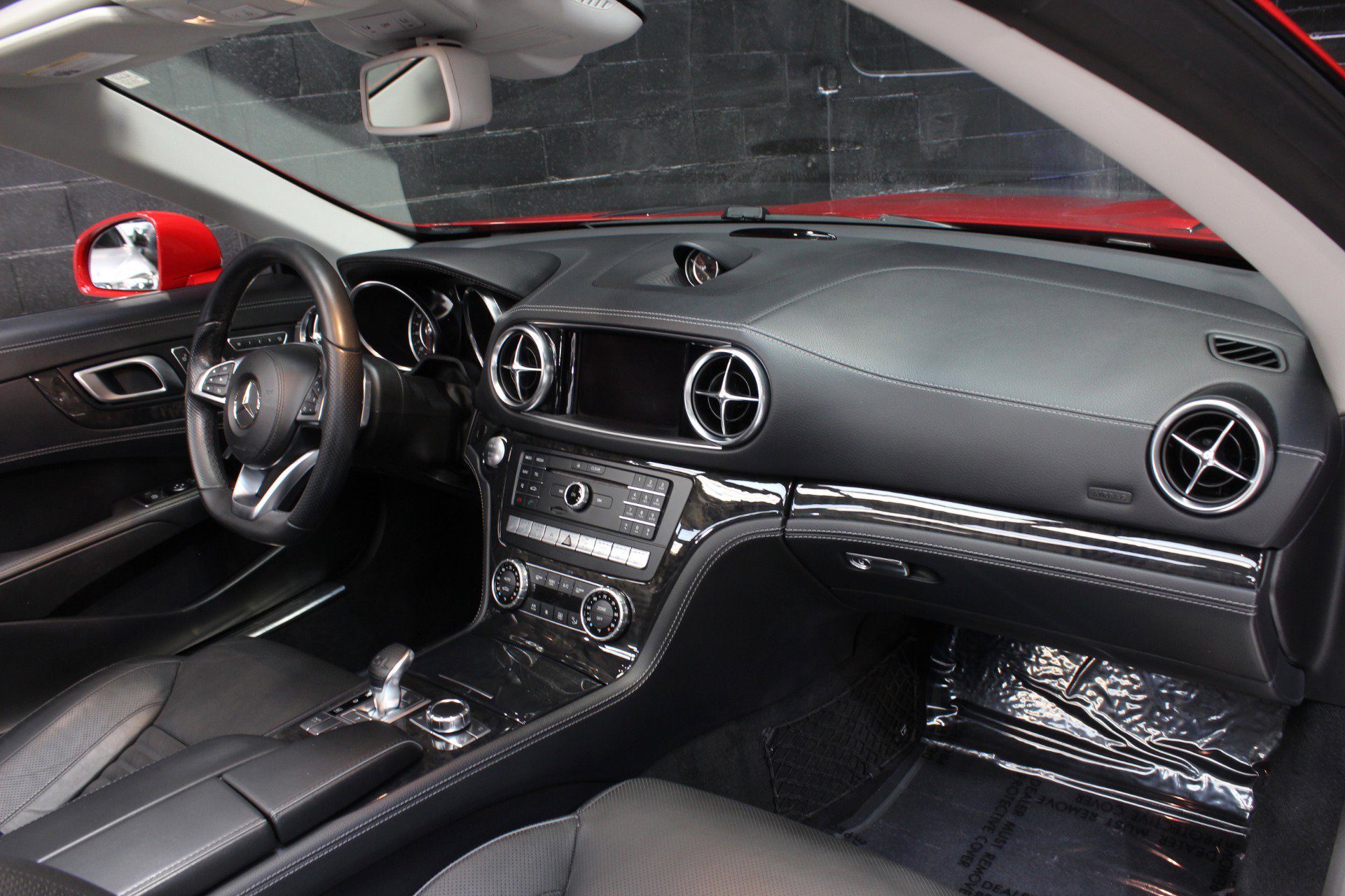 Used 2017 Mercedes-Benz SL 550 w/ Driver Assistance Package image 45