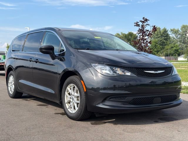 Used 2022 Chrysler Voyager LX FWD image 1