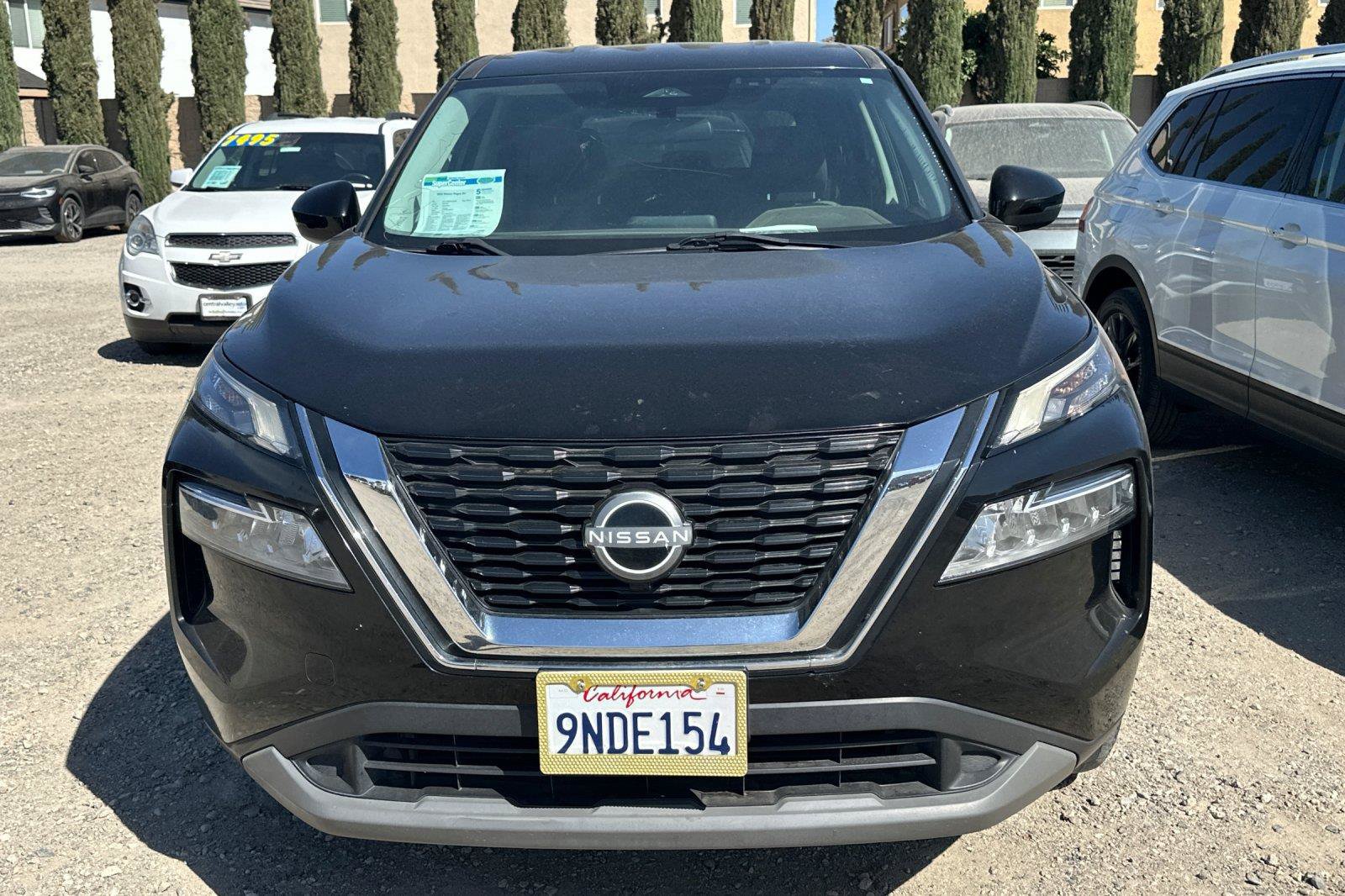 Used 2022 Nissan Rogue SV FWD image 2
