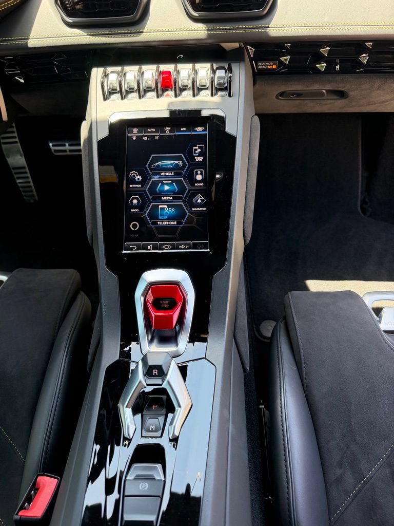 Used 2021 Lamborghini Huracan EVO RWD image 23