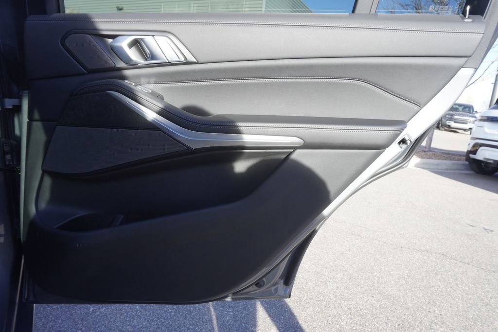 Used 2023 BMW X7 xDrive40i w/ Premium Package image 25
