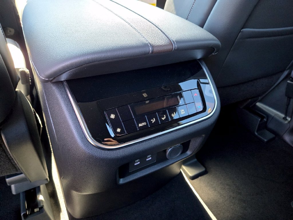 New 2026 Nissan Armada SL w/ Captain's Chari Seat Package AWD/4WD image 18