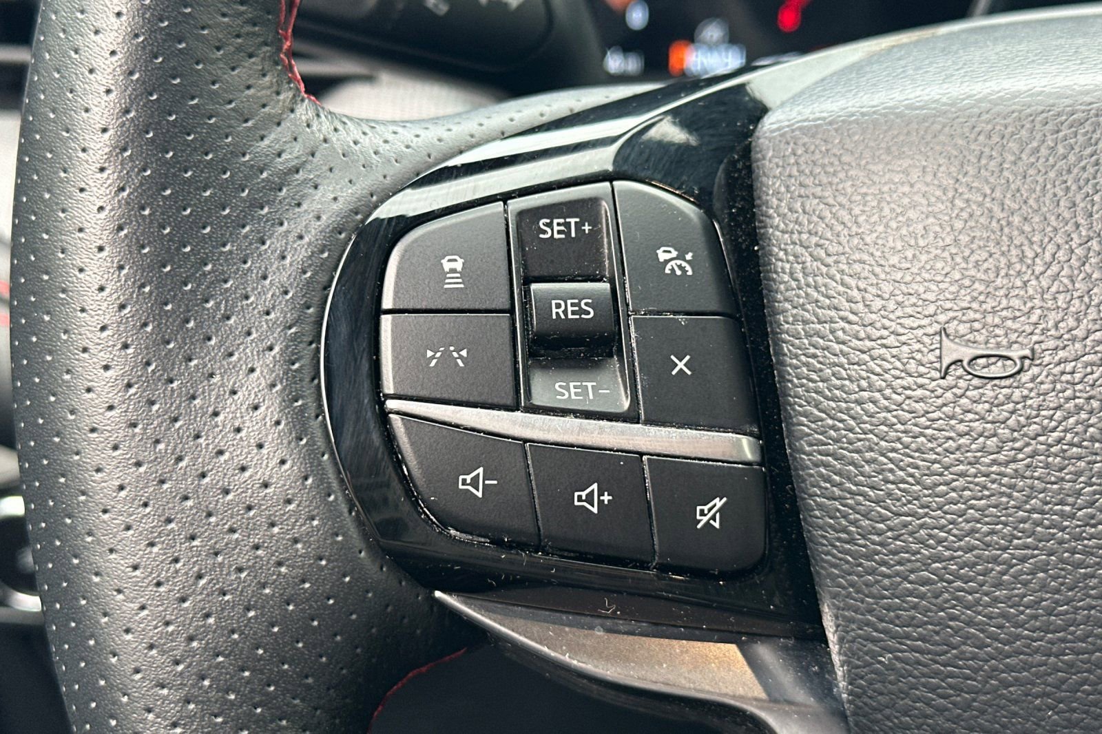 Used 2025 Ford Explorer ST-Line w/ ST-Line Street Pack image 38